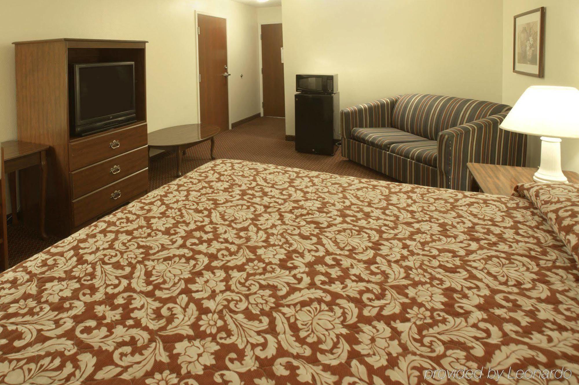 Hometown Inn & Suites Longview Room photo