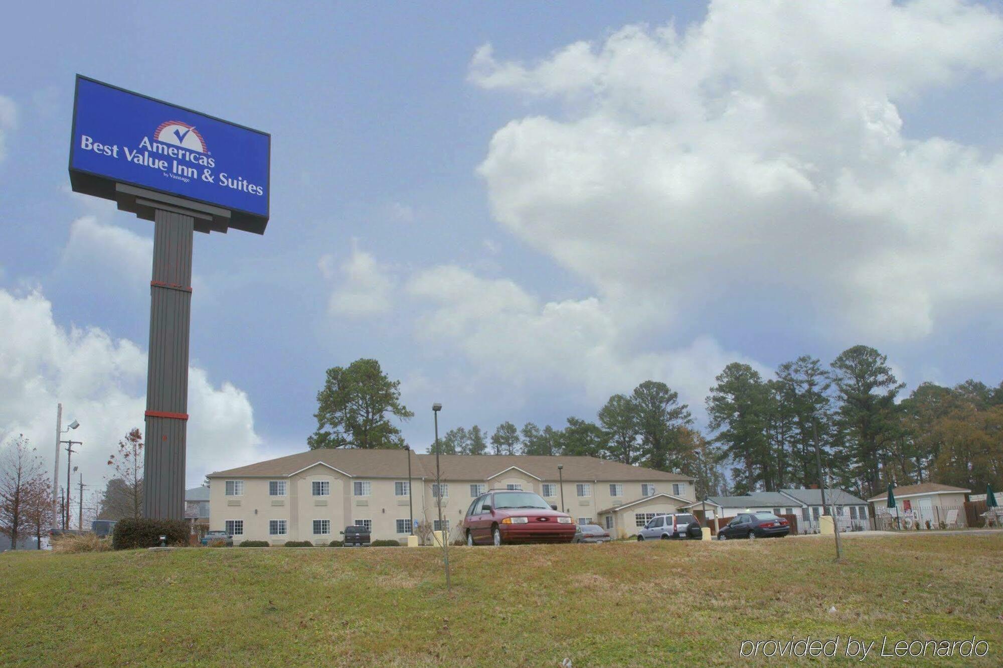 Hometown Inn & Suites Longview Exterior photo