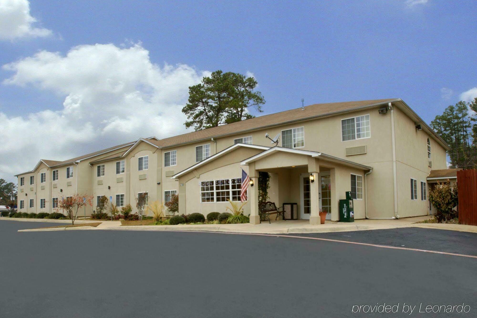 Hometown Inn & Suites Longview Exterior photo